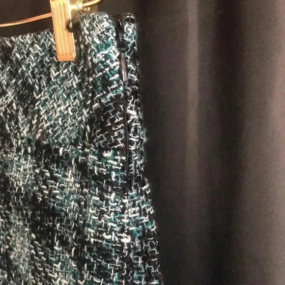 Ann Taylor Skirt‎ - Picture 2 of 4